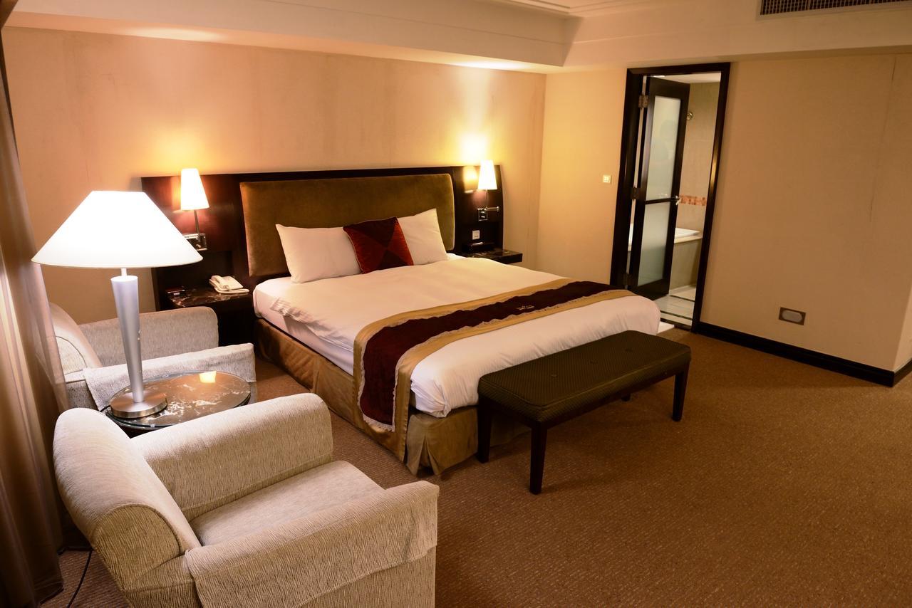 Nisus Hotel Taipei Bagian luar foto