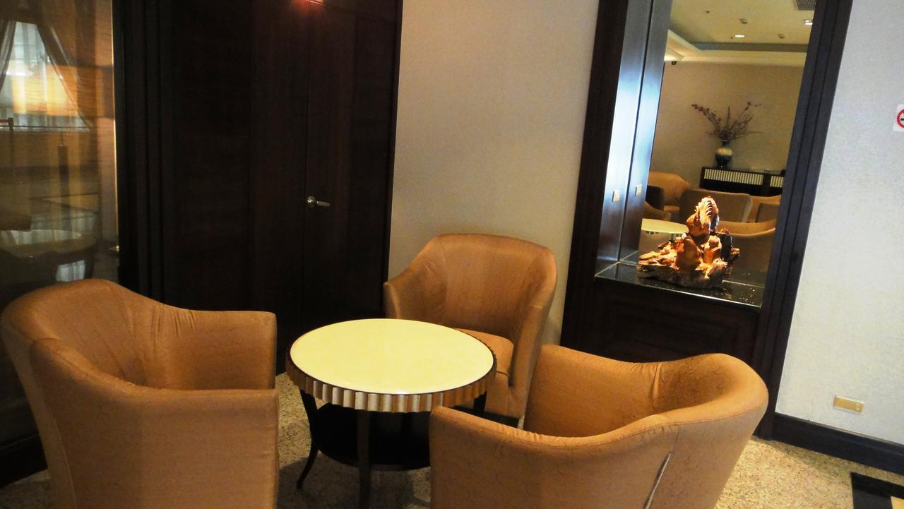 Nisus Hotel Taipei Bagian luar foto
