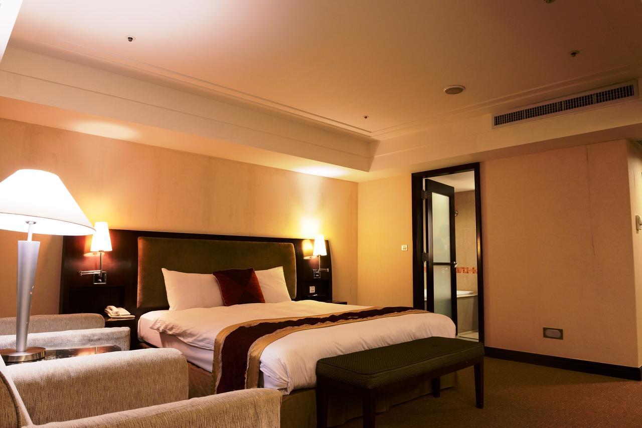 Nisus Hotel Taipei Bagian luar foto